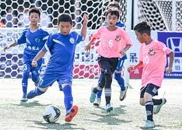 德扑 MTT 心理：面对“Bad Beat（爆冷）”导致筹码腰斩后的情绪重建。（德扑 MTT 心态：遭遇 Bad Beat 导致筹码砍半后的情绪调适）